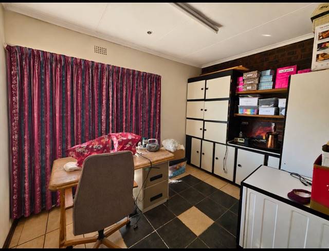 3 BEDROOM FREEHOLD FOR SALE IN NORKEM PARK